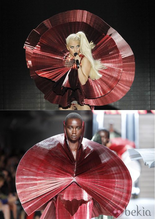 El look metalizado rojo de Lady Gaga en los EMA 2011 es de Paco Rabanne