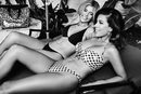 Natasha Oakley y Devin Brugman con bikinis de su colección para Guess primavera/verano 2017