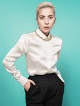 Lady Gaga con una gargantilla dorada de la colección 'City Hardwear' de Tiffany & Co.