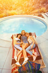 Vestido lencero y looks denim de H&M colección 'Loves Coachella'