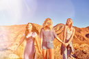 Shorts vaqueros y camisa de transparencias de H&M colección 'Loves Coachella' 2017