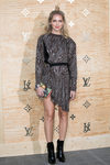 Chiara Ferragni con un vestido asimétrico en una cena organizada por Louis Vuitton