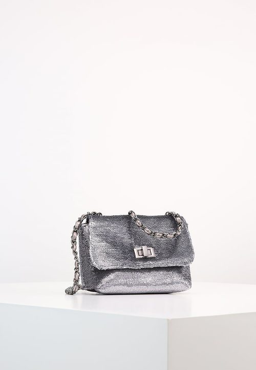 Bolso plateado de Steve Madden primavera/verano 2017