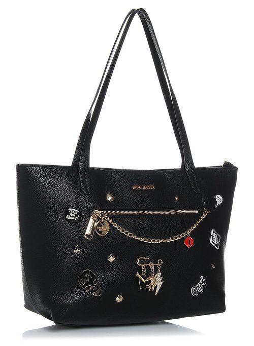 Bolso negro decorado con pins de Steve Madden primavera/verano 2017