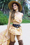 Ariadne Artines con un look floral de Guts&Love primavera/verano 2017