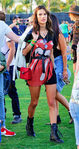 Alessandra Ambrosio con un look rocky en Coachella 2017