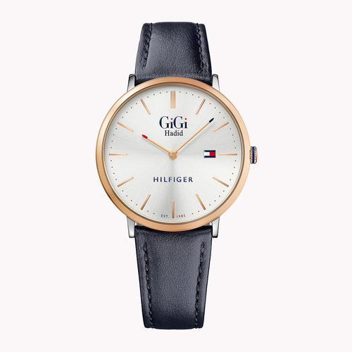 Reloj con correa azul de Gigi Hadid para Tommy Hilfiger primavera/verano 2017