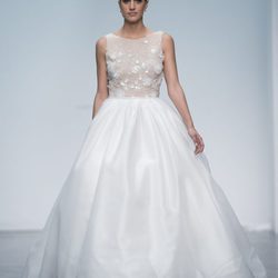 Vestido romántico de Hannibal Laguna en la Madrid Bridal Week 2017