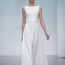 Vestido de novia sencillo de Hannibal Laguna en la Madrid Bridal Week 2017