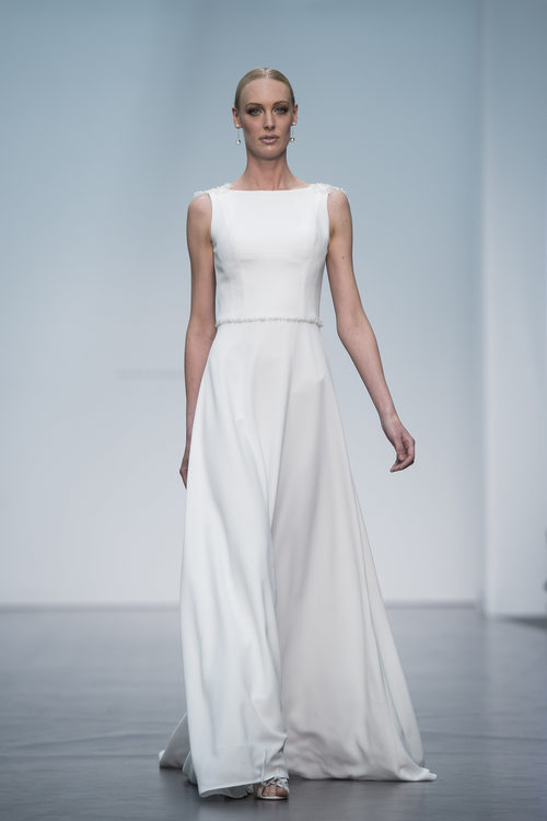 Vestido de novia sencillo de Hannibal Laguna en la Madrid Bridal Week 2017
