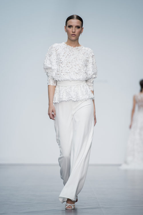 Pantalón palazzo de Hannibal Laguna en la Madrid Bridal Week 2017