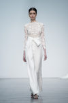 Pantalón y camisa de novia de Hannibal Laguna en la Madrid Bridal Week 2017
