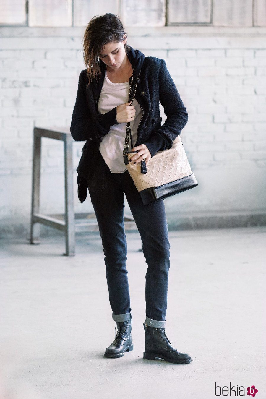 Kristen Stewart con el nuevo bolso 'Gabrielle' de Chanel
