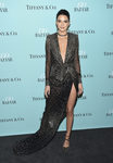 Kendall Jenner con un vestido de pedrería en el 150 aniversario de Harper's Bazaar