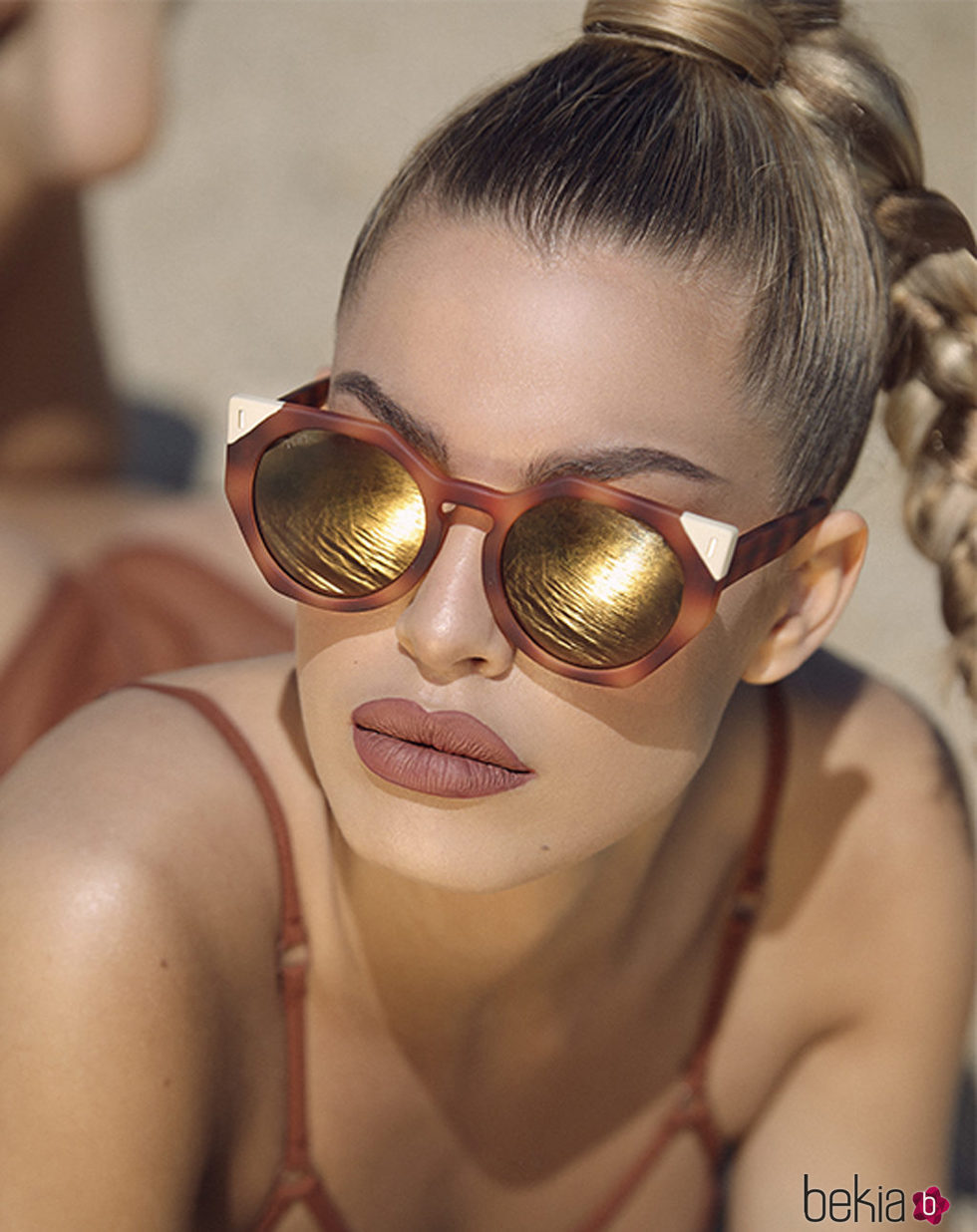 Jessica Goicoechea con las gafas de sol de su colección primavera/verano 2017 para Tiwi