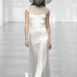 Vestido de novia de seda de Juanjo Oliva en la Madrid Bridal Week 2017