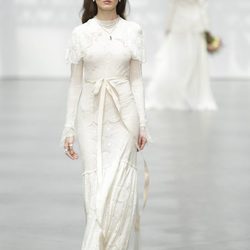 Vestido de novia de encaje de Juanjo Oliva sobre la Madrid Bridal Week 2017