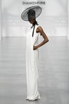 Vestido de novia de corte recto de Juanjo Oliva sobre la Madrid Bridal Week 2017