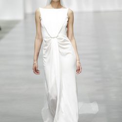 Vestido de novia fruncido de Juanjo Oliva sobre la Madrid Bridal Week
