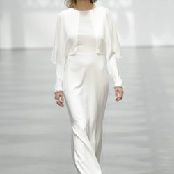 Vestido de novia de estilo retro de Juanjo Oliva sobre la Madrid Bridal Week 2017