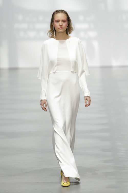 Vestido de novia de estilo retro de Juanjo Oliva sobre la Madrid Bridal Week 2017