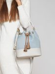 Bolso 'Bolero' en azul celeste de la firma solidaria Miemana