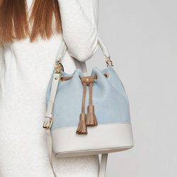 Bolso 'Bolero' en azul celeste de la firma solidaria Miemana