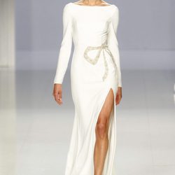 Vestido de novia sencillo de Rosa Clará colección 2018 sobre la Barcelona Bridal Week