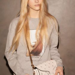 Bolso blanco estilo bandolera de la primavera/verano 2017 de Coach & Rodarte