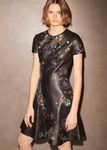 Vestido de piel negro de la primavera/verano 2017 de Coach & Rodarte