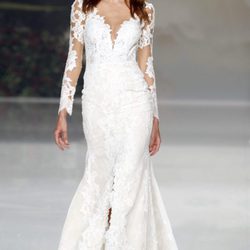 Joana Sanz desfilando para St. Patrick colección 2018 en la Barcelona Bridal Week
