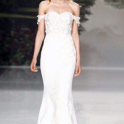 Vestido de escote bardot de St. Patrick colección 2018 en la Barcelona Bridal Week