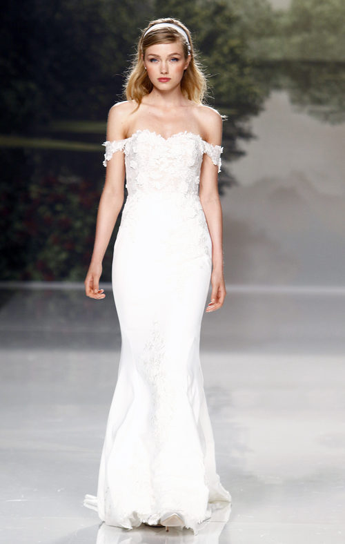Vestido de escote bardot de St. Patrick colección 2018 en la Barcelona Bridal Week
