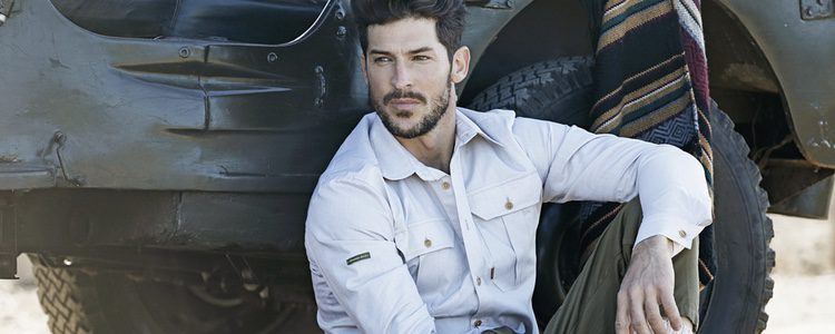 Leo Rico con un look militar de la primavera/verano 2017 de Imiloa