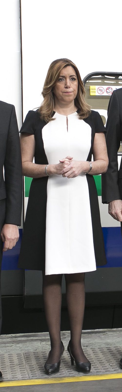 Susana Díaz con un vestido de Carolina Herrera en la estación sevillana de Santa Justa