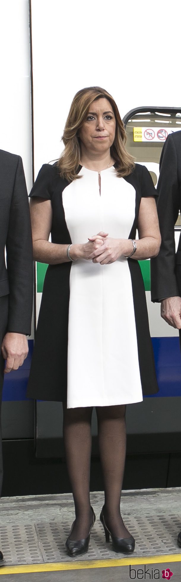 Susana Díaz con un vestido de Carolina Herrera en la estación sevillana de Santa Justa