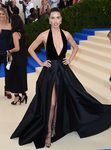 Adriana Lima en la Gala del MET 2017 con un vestido de Alberta Ferretti