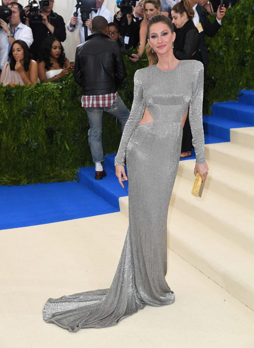 Gisele Bündchen en la Gala del MET 2017 con un vestido de Stella McCartney