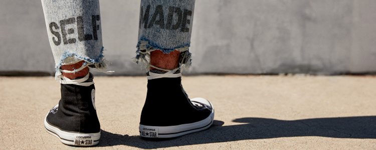 Zapatillas de la colección primavera/verano 2017 de Bershka con Converse