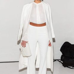 Olivia Culpo con un total white en un evento de la firma Aquazzura en 2016