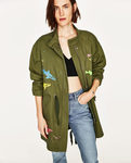 Parka verde militar de la colección cápsula para verano 2017 de Zara y Maui and Sons