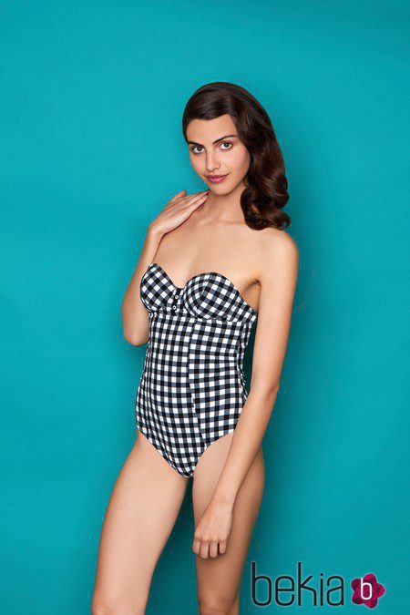 Bañador de cuadros blanco y negro de la colección retro de Etam temporada verano 2017 