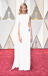 Karlie Kloss con un vestido blanco en los Premios Oscar 2017