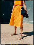Falda midi plisada de la colección neón primavera/verano 2017 de Zara TRF