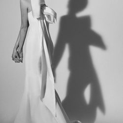 Vestido con un gran lazo de la colección nupcial de Carolina Herrera primavera/ verano 2018