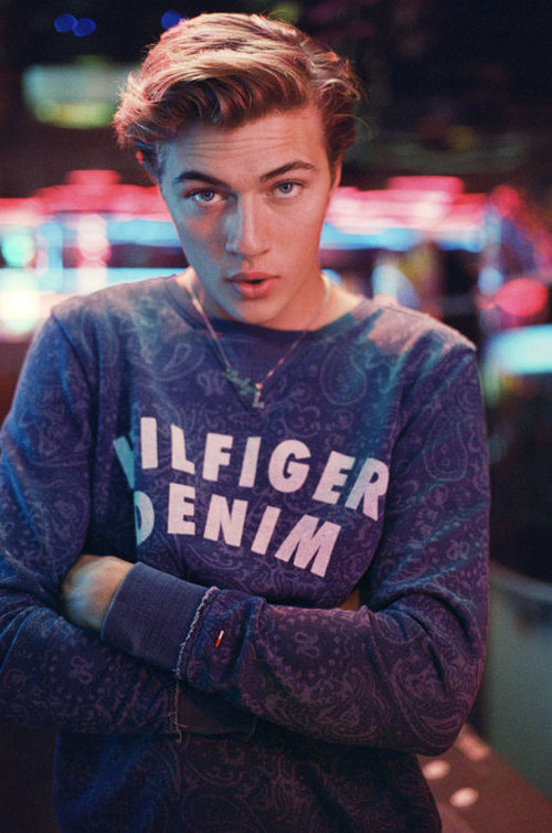 Lucky Blue Smith en la nueva colección de Tommy Hilfiger 2017