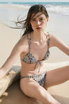 Bikini estampado de serpiente de la colección de baño de Oysho 2017