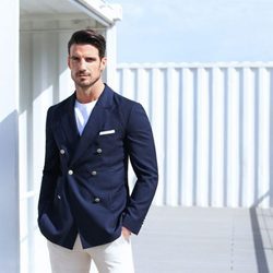 Aitor Ocio con una chaqueta cruzada de Scalpers primavera/verano 2017