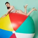 Charli Howard en la nueva campaña de verano de Desigual 2017