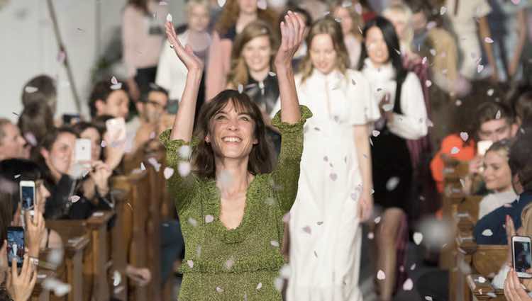 Alexa Chung debuta como diseñadora en Londres